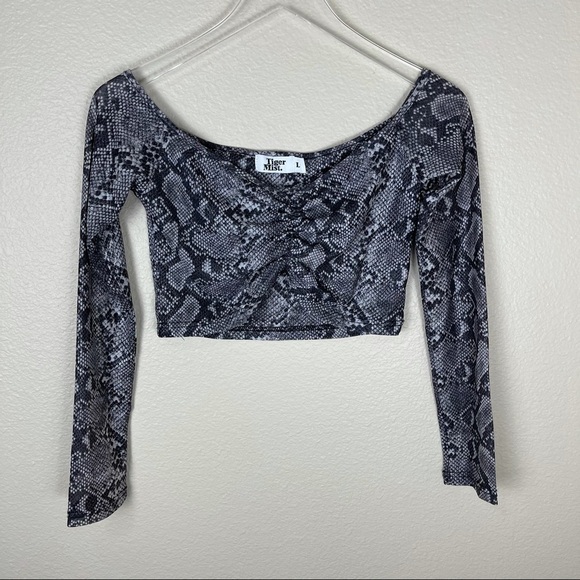Tiger Mist Snakeskin Off the Shoulder Crop Top - Picture 6 of 8